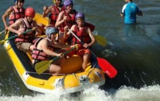  Im Herzen der Stromschnellen beim Rafting 